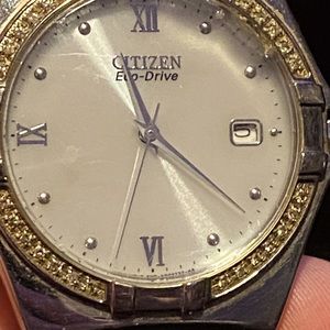 Vintage Men’s midsized Citizen Eco Drive watch